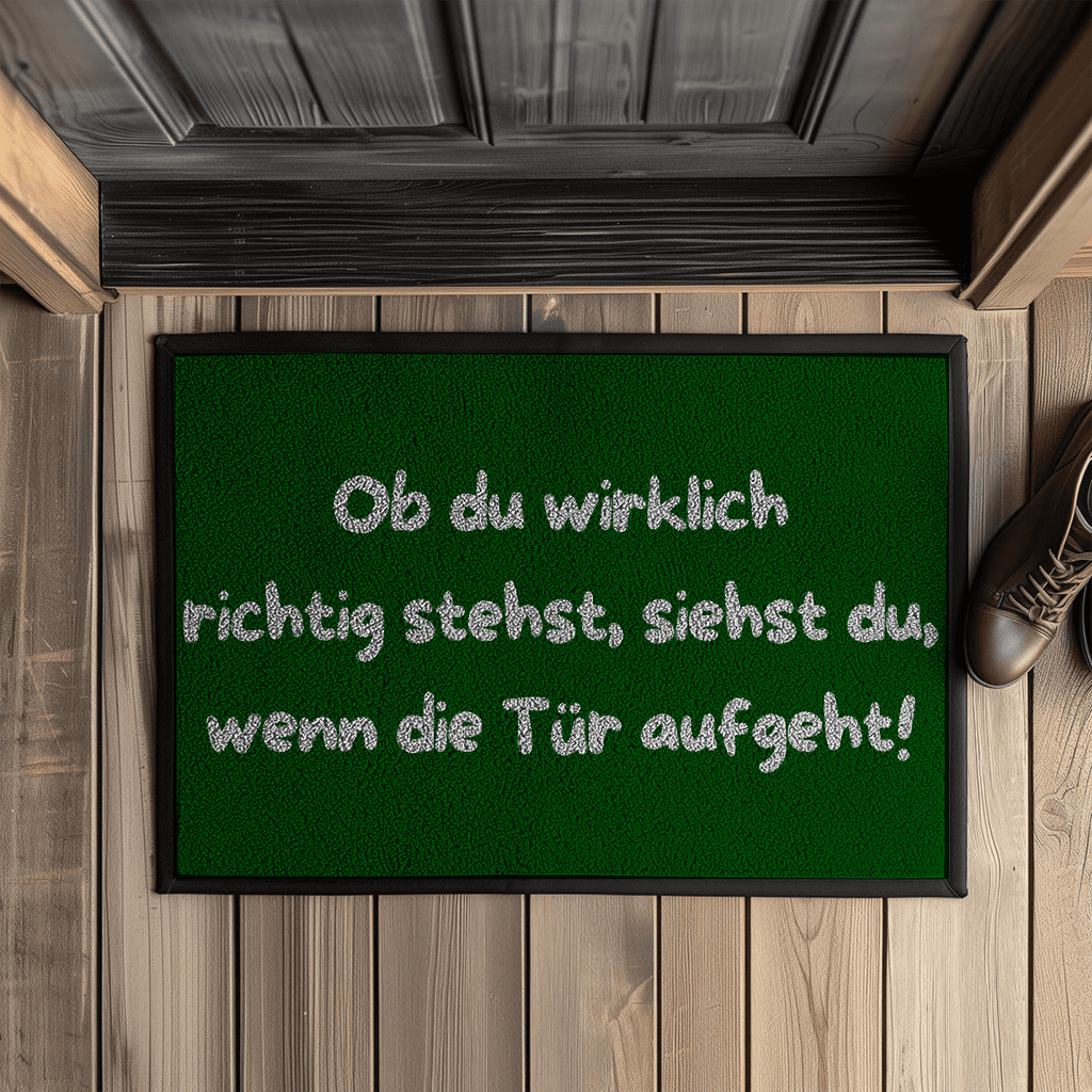 Ob du wirklich richtig stehst, siehst du, wenn die Tür aufgeht! – Fußmatte