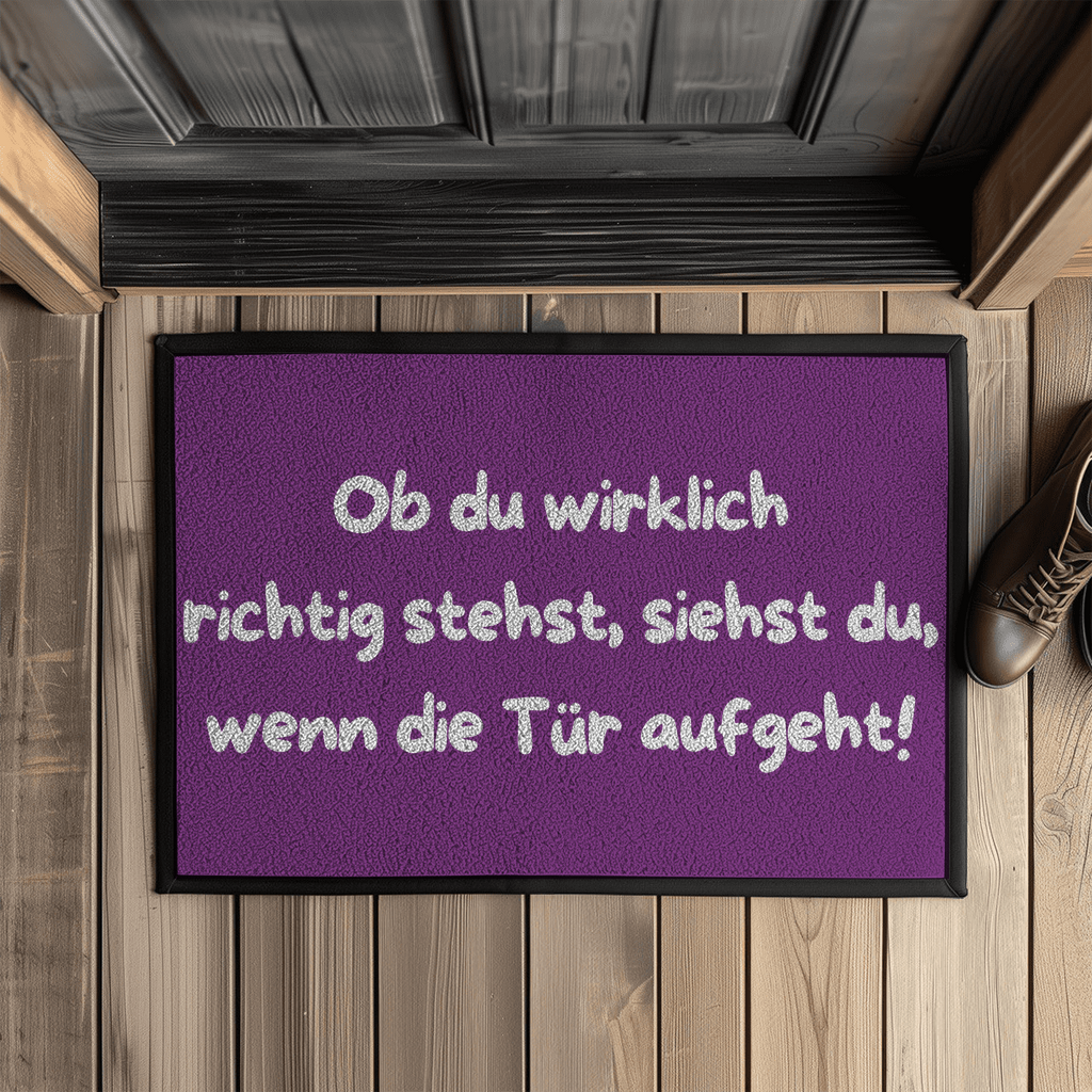 Ob du wirklich richtig stehst, siehst du, wenn die Tür aufgeht! – Fußmatte