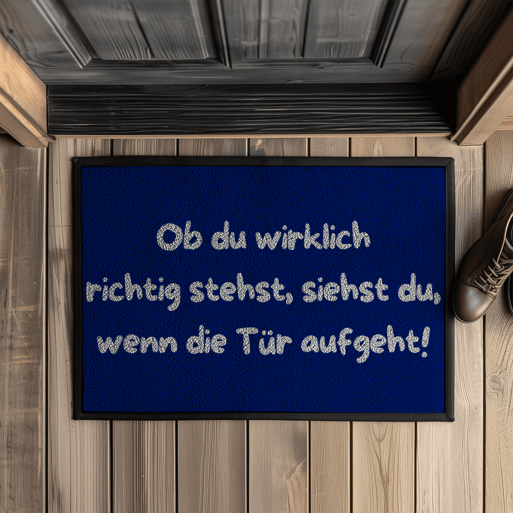 Ob du wirklich richtig stehst, siehst du, wenn die Tür aufgeht! – Fußmatte