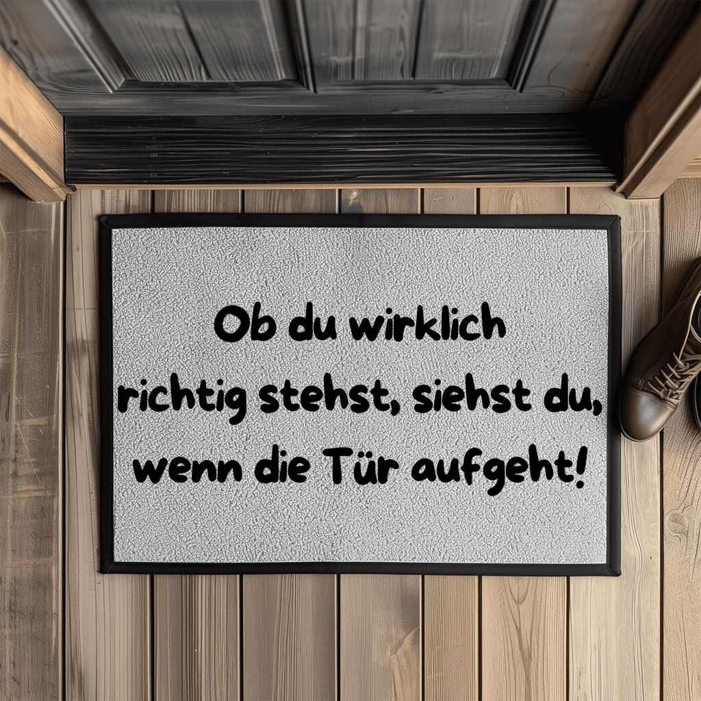 Ob du wirklich richtig stehst, siehst du, wenn die Tür aufgeht! – Fußmatte